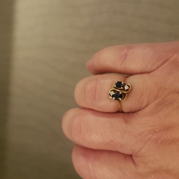 Dainty 14kt Gold Ring - Picture 4 of 6